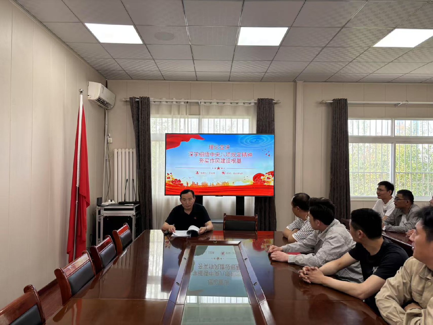 【理論宣講】鑫巖石料公司開展“深學細悟中央八項規(guī)定精神夯實作風建設根基”主題宣講活動